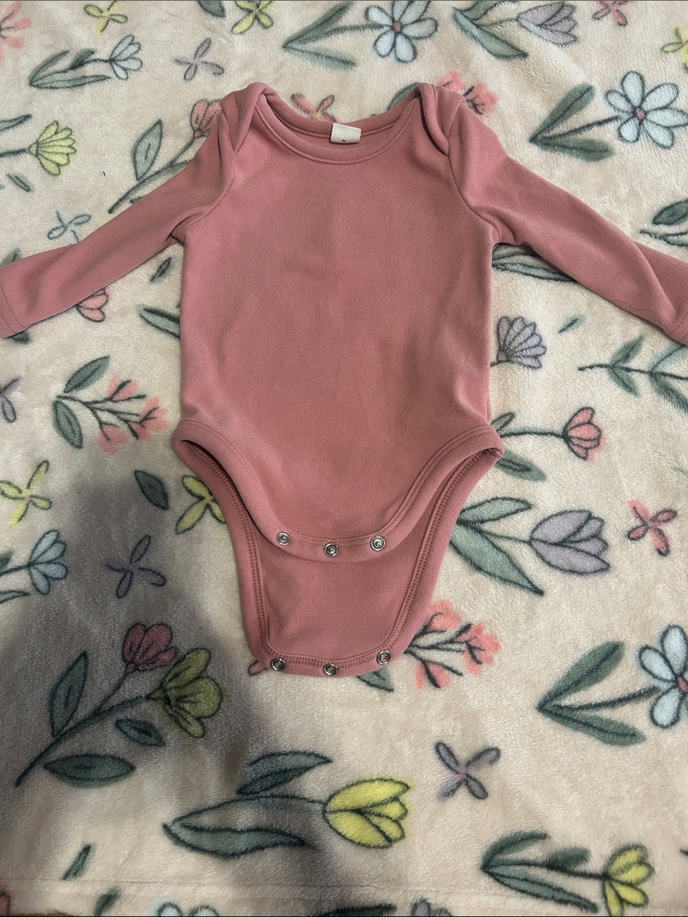 SHEIN Dusty Rose Long-Sleeve Baby Bodysuit
